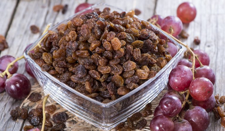 brown raisins calories 100g