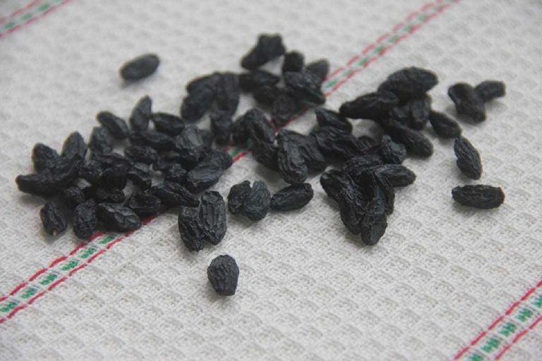 black raisins health benefits