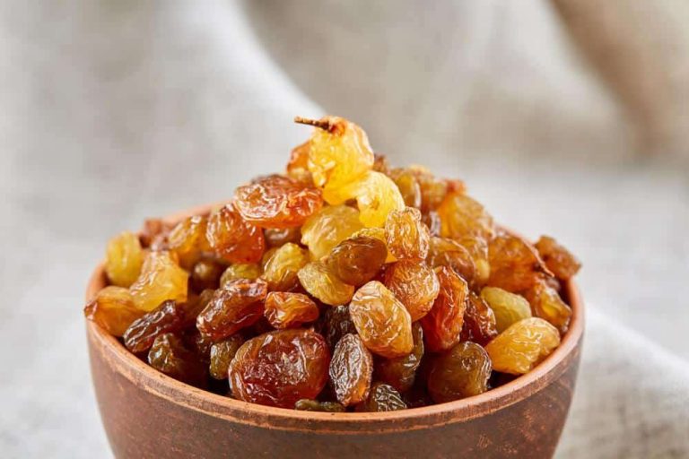 dried golden raisins nutrition facts